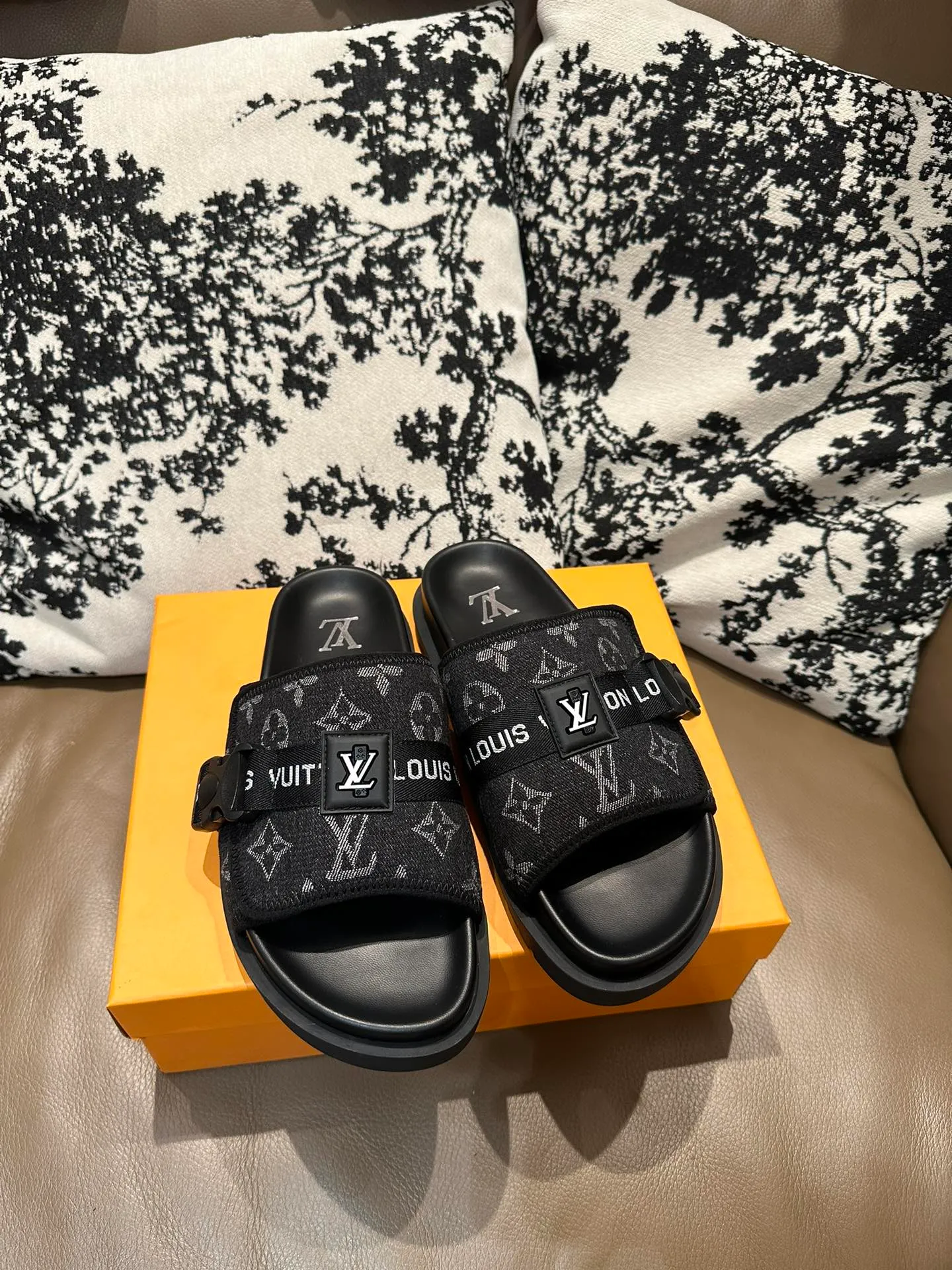 Men's shoes 💰360💰 LV buckle and Velcro, cowhide surface, sheepskin lining, size 36-46